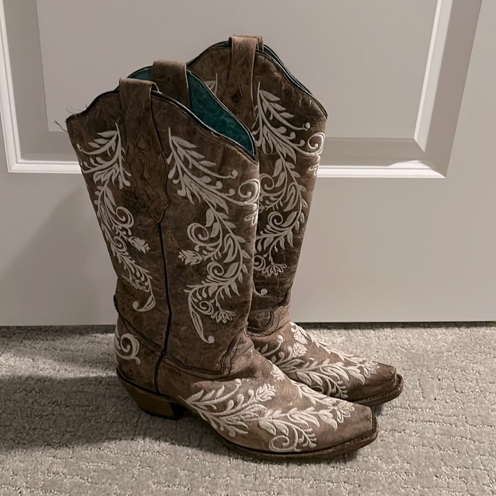 Woman’s Glow in the Dark Corral Cowboy Boots